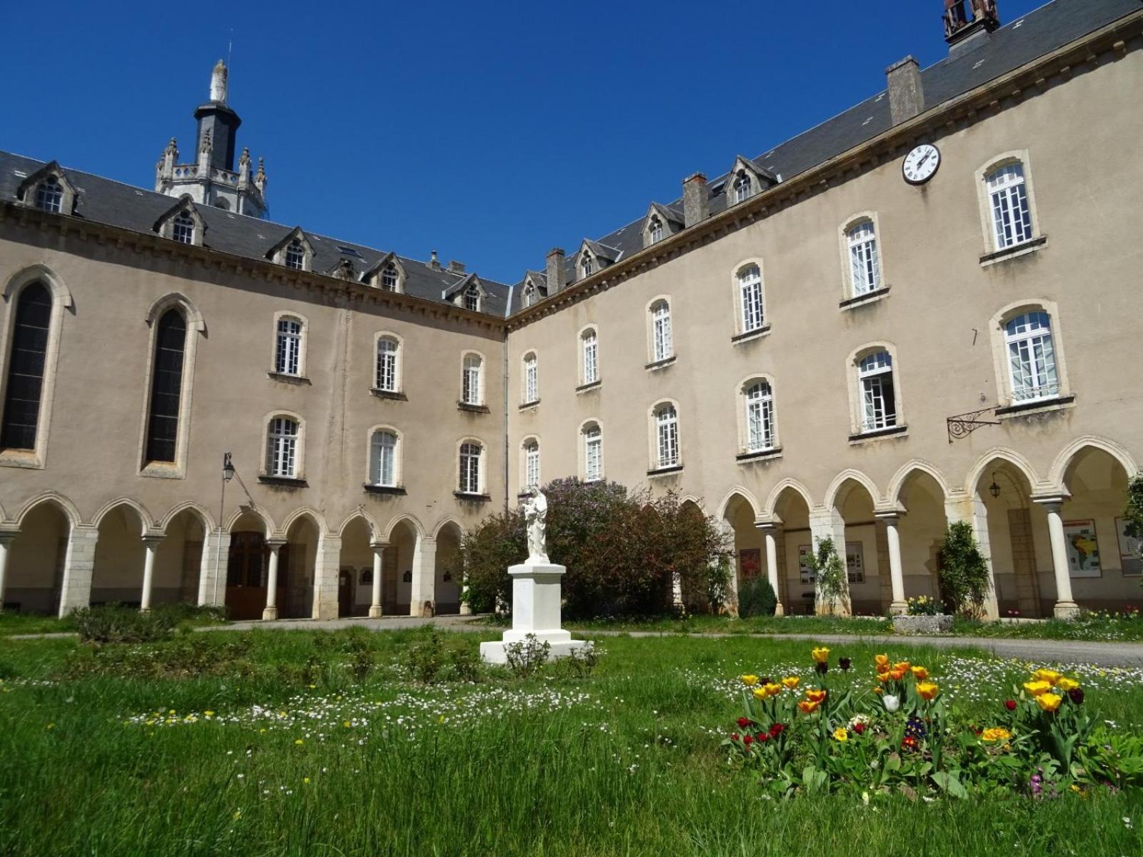 Le Grand Couvent De Gramat Hotel Bagian luar foto